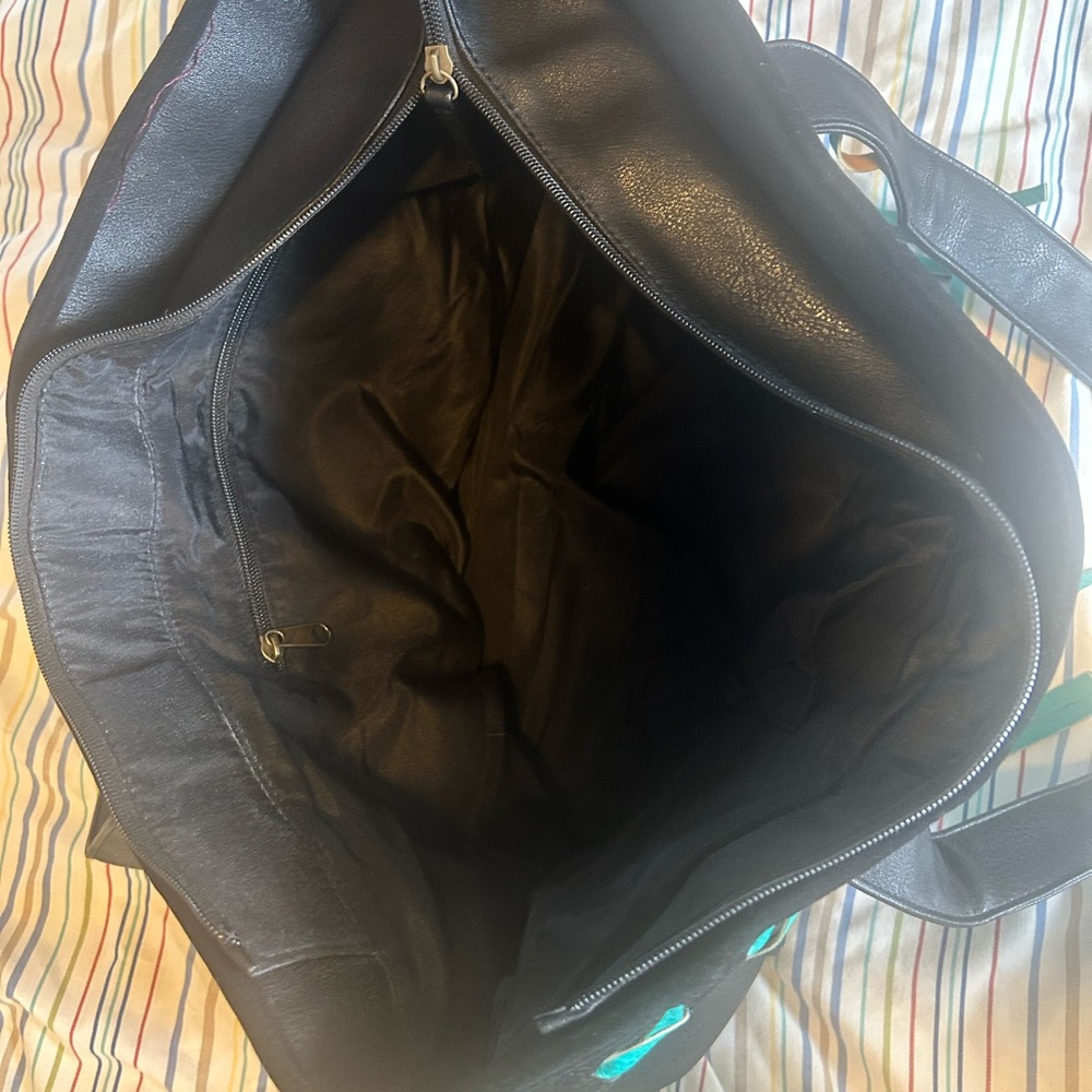 Black and Green Handbag - Picture 3 of 4